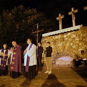 Biskup Gorski predvodio Križni put za mlade na zagrebačkom Ksaveru